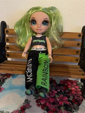 Rainbow High Junior Jade Hunter 11”  Fashion Doll Green Hair